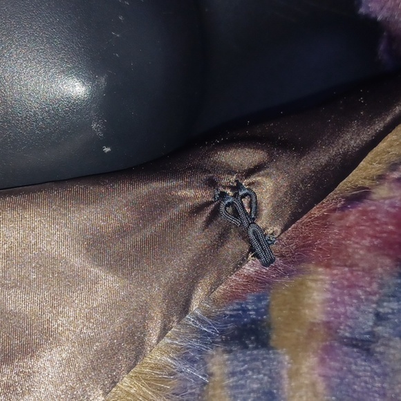 HOT & DELICIOUS Multicolor Faux Fur Vest. Feels very soft, silk lined - Picture 7 of 8